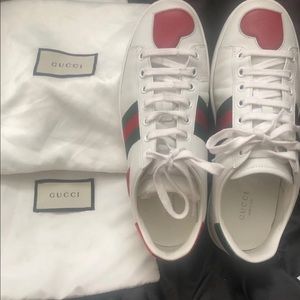 Gucci Ace embroidered heart size 37= 7.5-8